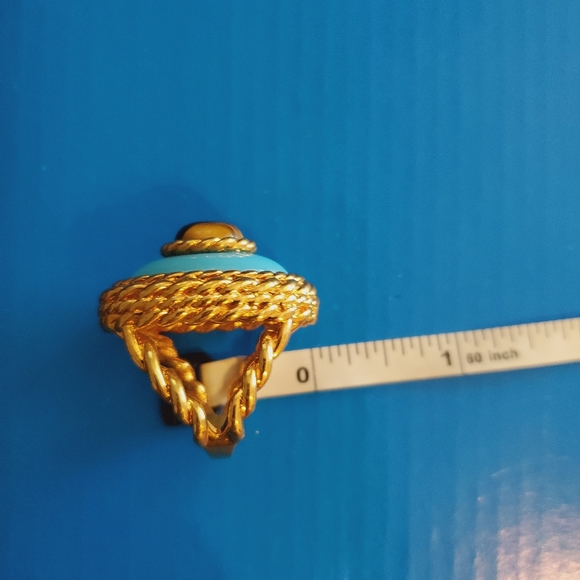 Large goldtone Cocktail Ring size 7 - Picture 10 of 12